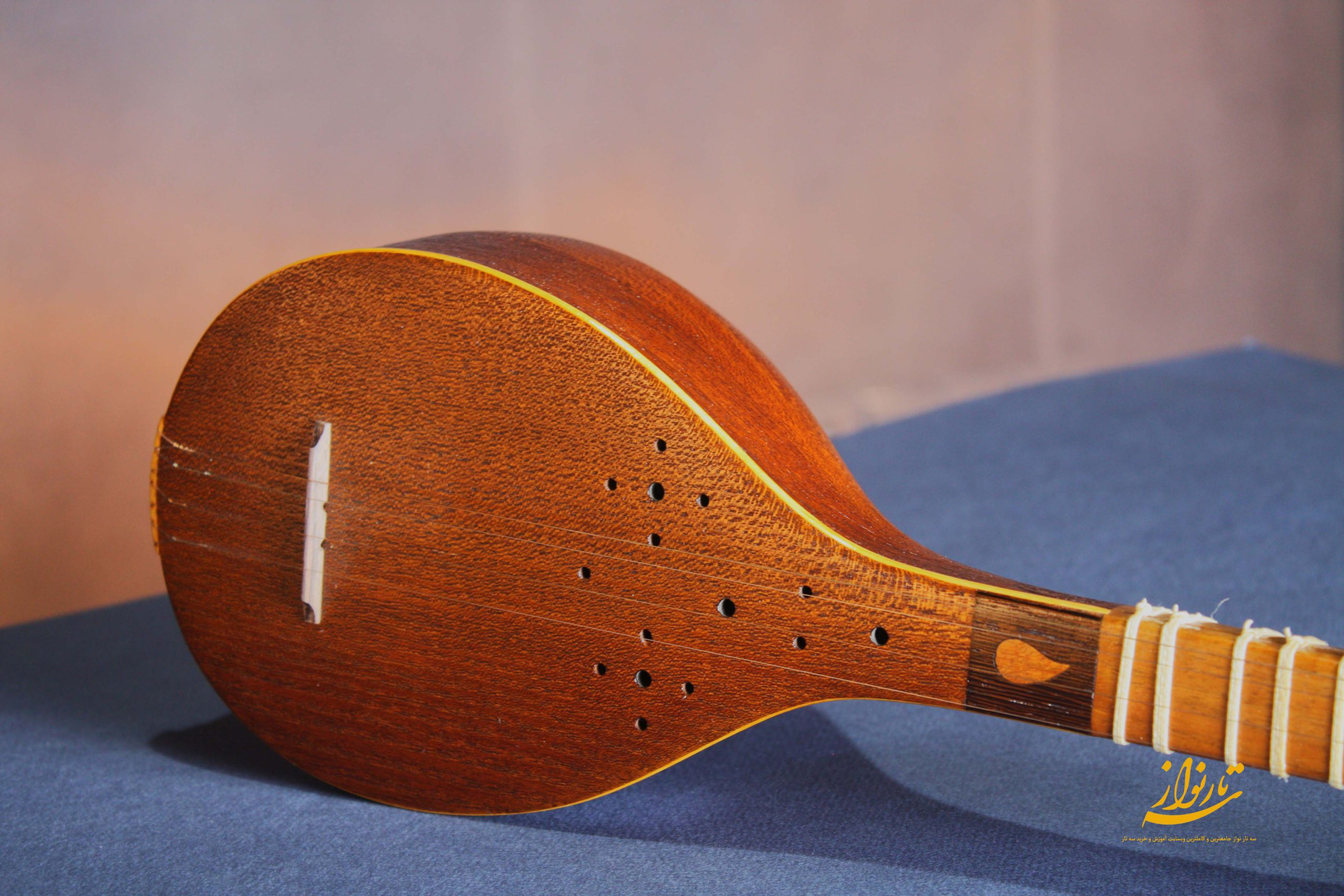 سه تار وحید صالحی مدل حزین