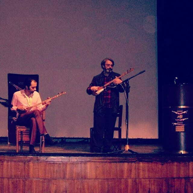 الیاس جهانگیر_سه تار_ در کنار استاد حسین علیزاده