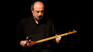 داریوش طلایی از اساتید بزرگ سه تار نوازی