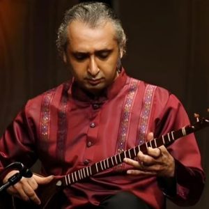 نوازنده شاخص سه تار بابک خادملو